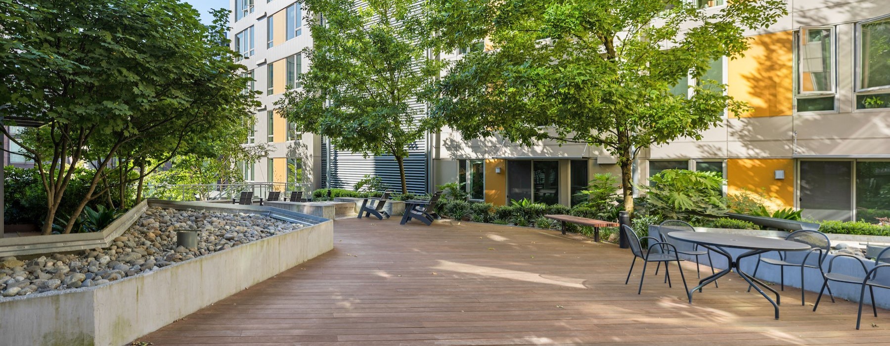 Outdoor courtyard at Eleanor in Seattle